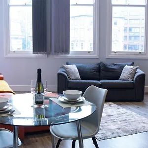  Apartment Spacious In Centre - Free Parking United Kingdom