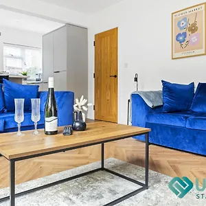  Apartment Bright 4br House - Near Hospital, Sherwood, Clinton Market, Qmc & Centre - Sleeps 8 United Kingdom